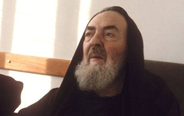 Padre Pio em meditação contemplativa